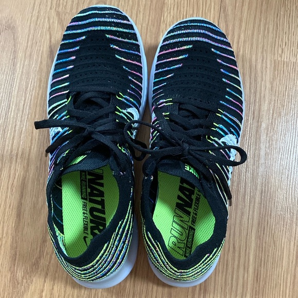 ❤️ Nike Free Fly Knit Sneakers Rainbow Black Size 8 1/2 NWOT - Picture 2 of 9